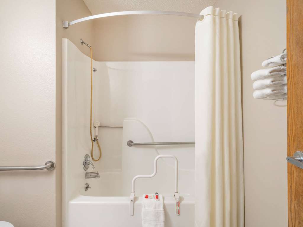 super 8 by wyndham clinton