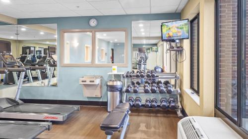 holiday inn express hotel and suites manchester airport by ihg