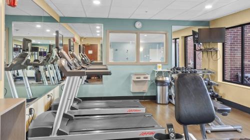 holiday inn express hotel and suites manchester airport by ihg