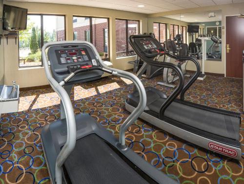 holiday inn express hotel and suites manchester airport by ihg