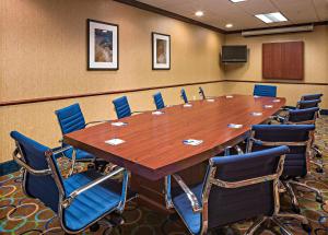 holiday inn express hotel and suites manchester airport by ihg