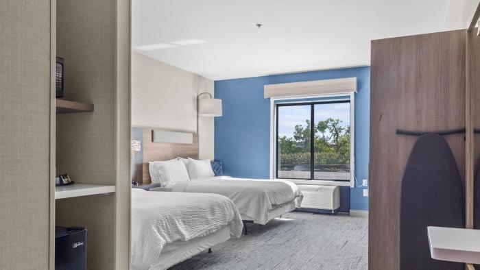 holiday inn express hotel and suites manchester airport by ihg