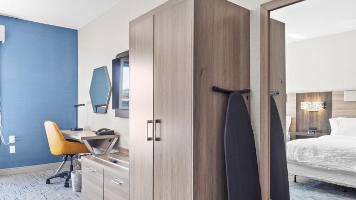 holiday inn express hotel and suites manchester airport by ihg