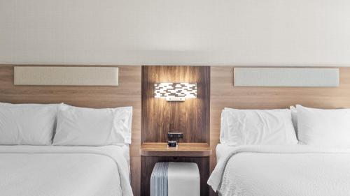 holiday inn express hotel and suites manchester airport by ihg