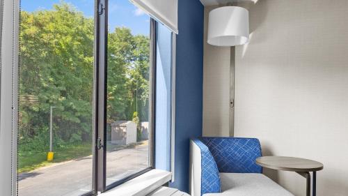 holiday inn express hotel and suites manchester airport by ihg