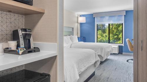 holiday inn express hotel and suites manchester airport by ihg