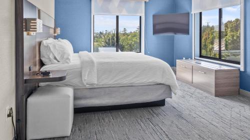 holiday inn express hotel and suites manchester airport by ihg
