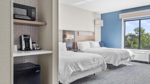 holiday inn express hotel and suites manchester airport by ihg