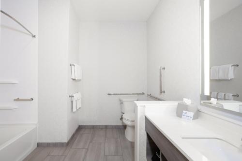 holiday inn express hotel and suites manchester airport by ihg