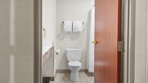holiday inn express hotel and suites manchester airport by ihg