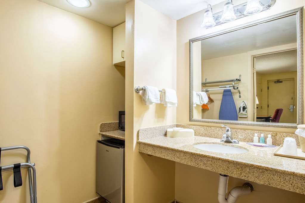 econo lodge naval station norfolk