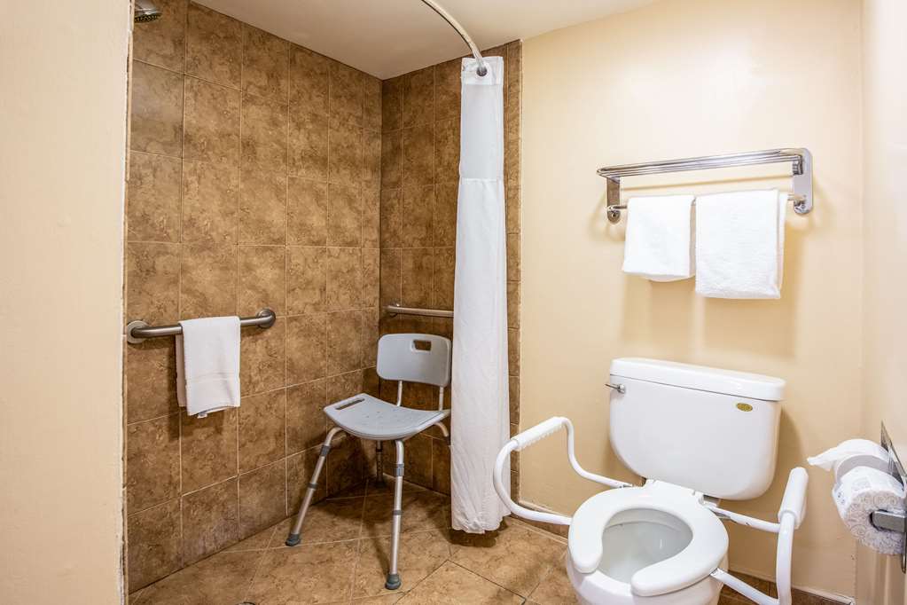 econo lodge naval station norfolk