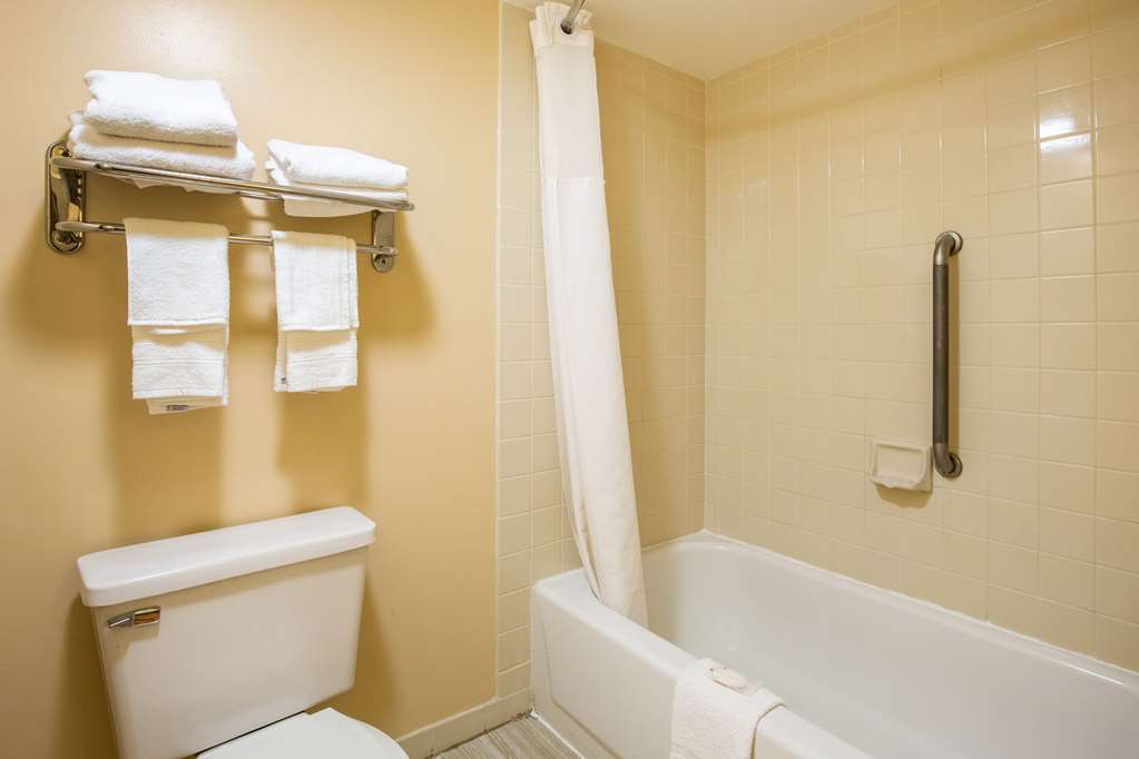 econo lodge naval station norfolk