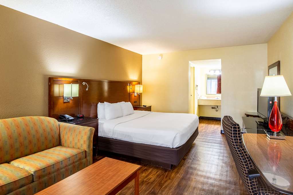 econo lodge naval station norfolk