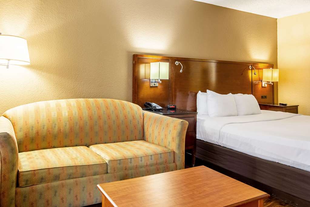 econo lodge naval station norfolk