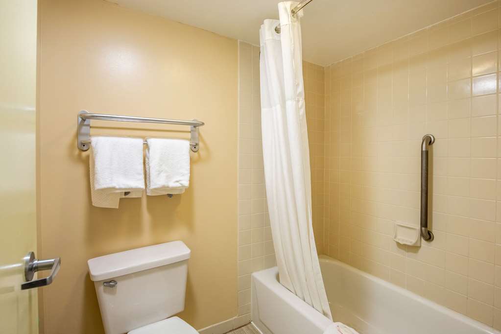 econo lodge naval station norfolk