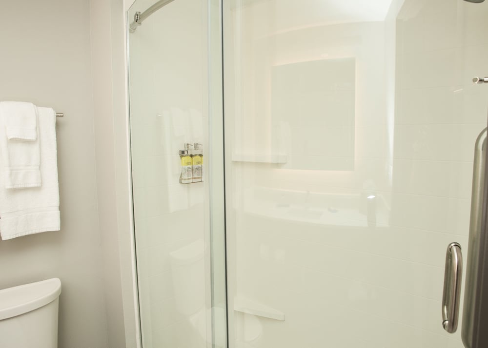 holiday inn express and suites norfolk by ihg