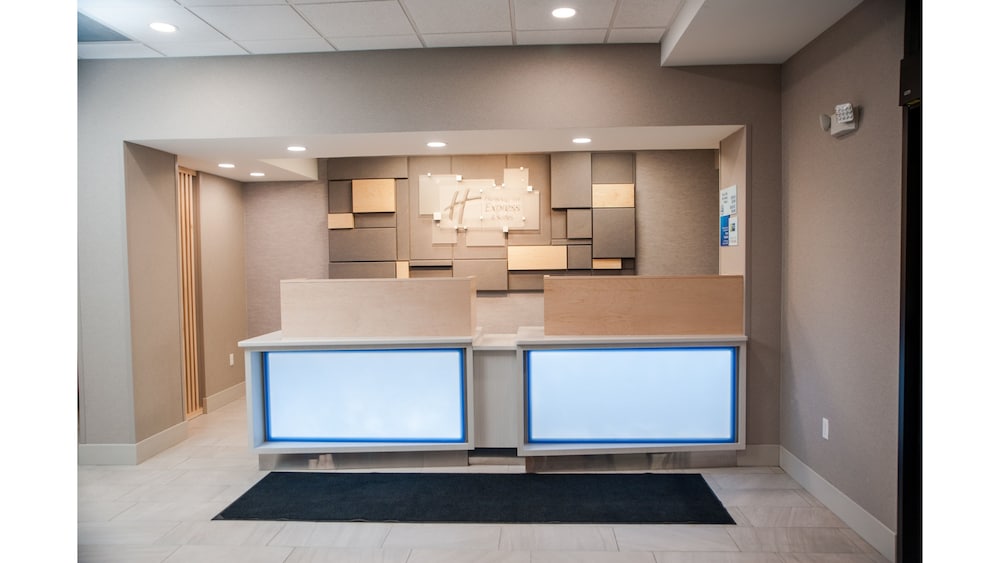 holiday inn express and suites norfolk by ihg