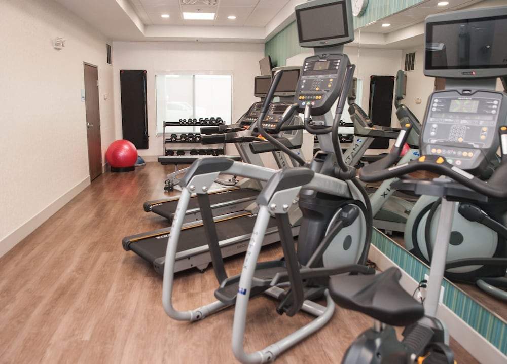 holiday inn express and suites norfolk by ihg