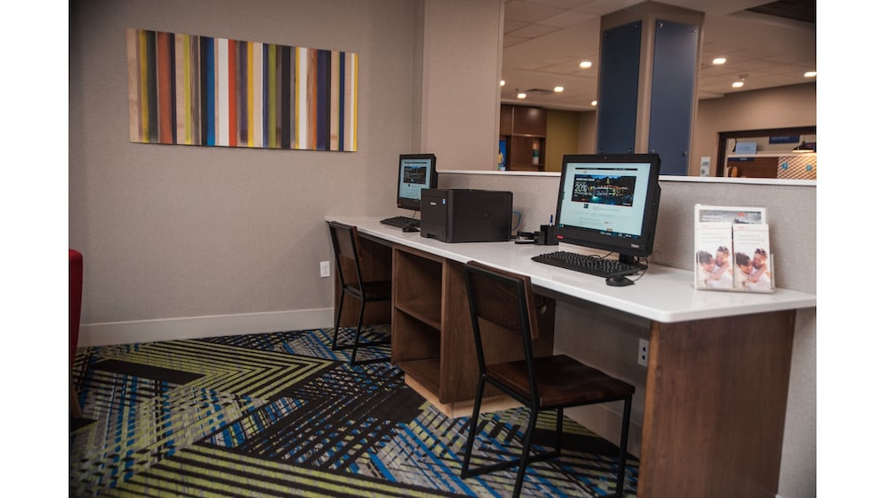 holiday inn express and suites norfolk by ihg