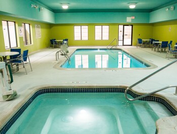 holiday inn express and suites norfolk by ihg