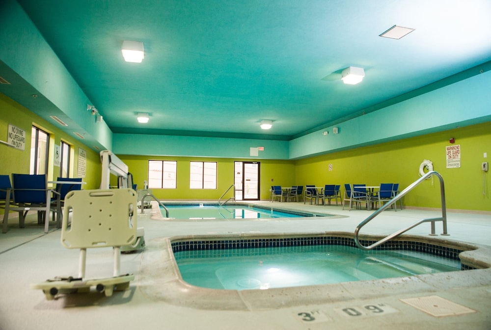 holiday inn express and suites norfolk by ihg