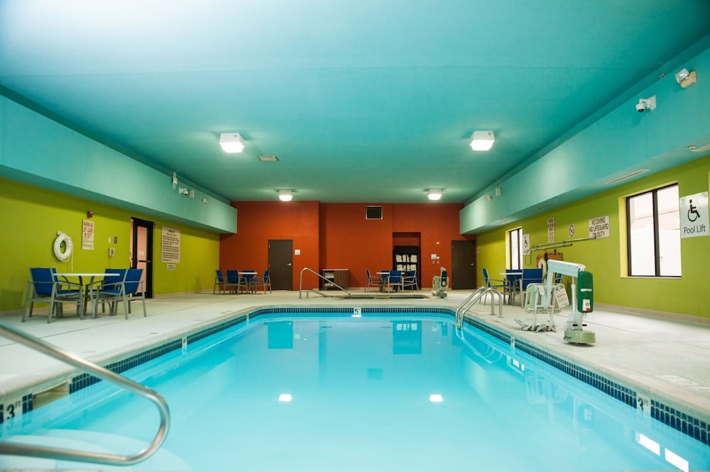 holiday inn express and suites norfolk by ihg