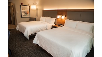 holiday inn express and suites norfolk by ihg