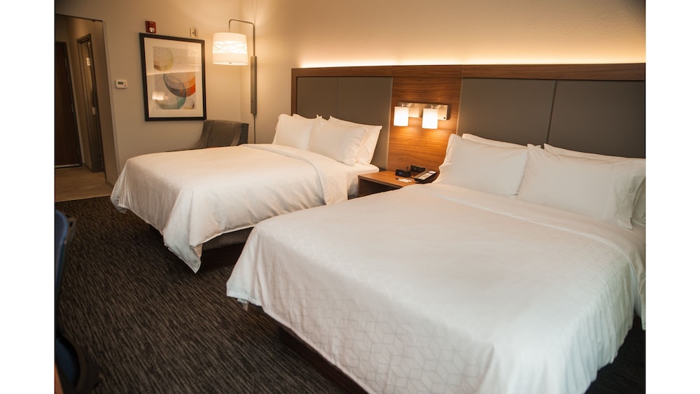 holiday inn express and suites norfolk by ihg