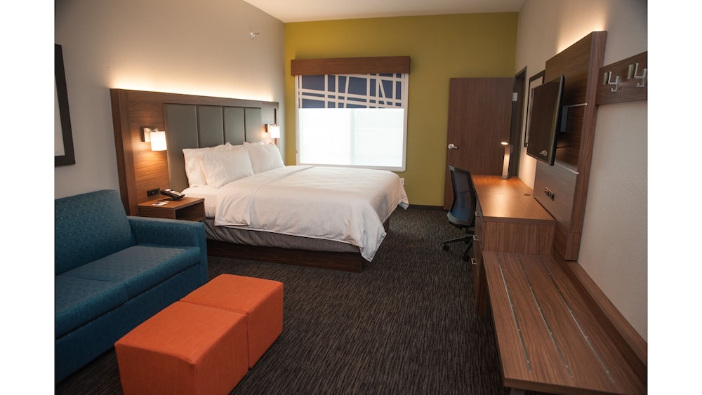 holiday inn express and suites norfolk by ihg