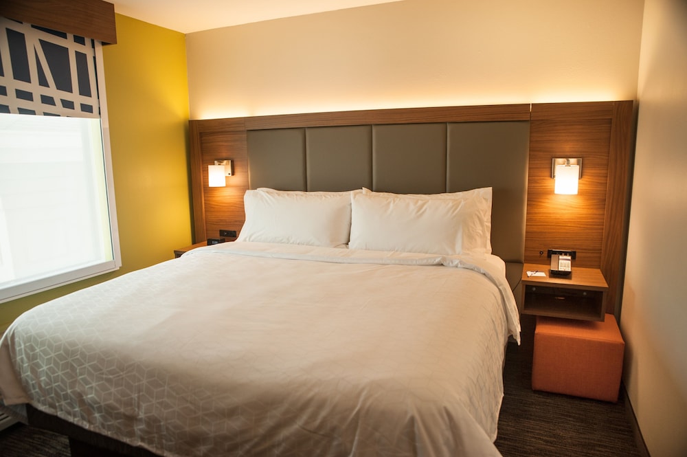 holiday inn express and suites norfolk by ihg