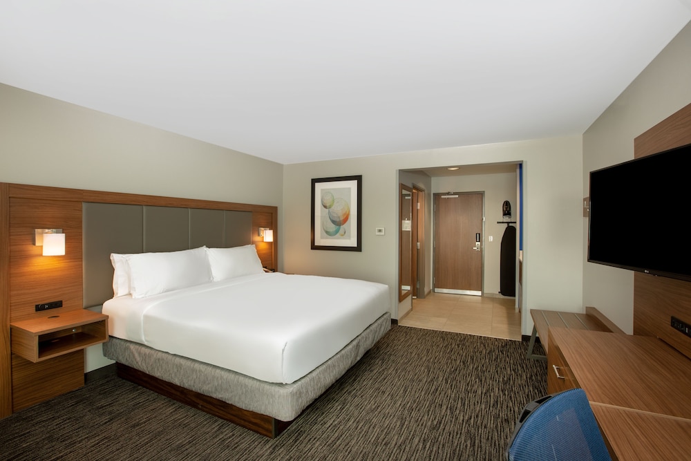 holiday inn express and suites norfolk by ihg