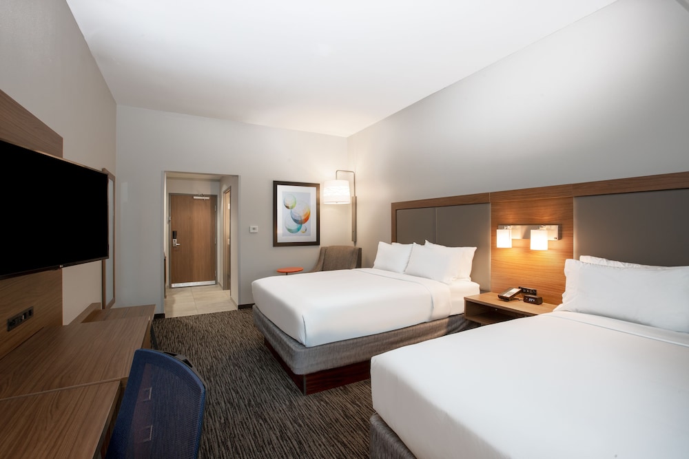 holiday inn express and suites norfolk by ihg