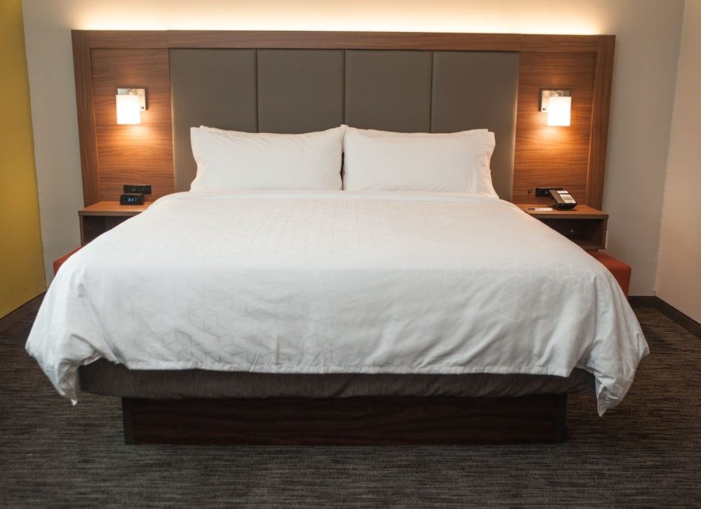 holiday inn express and suites norfolk by ihg