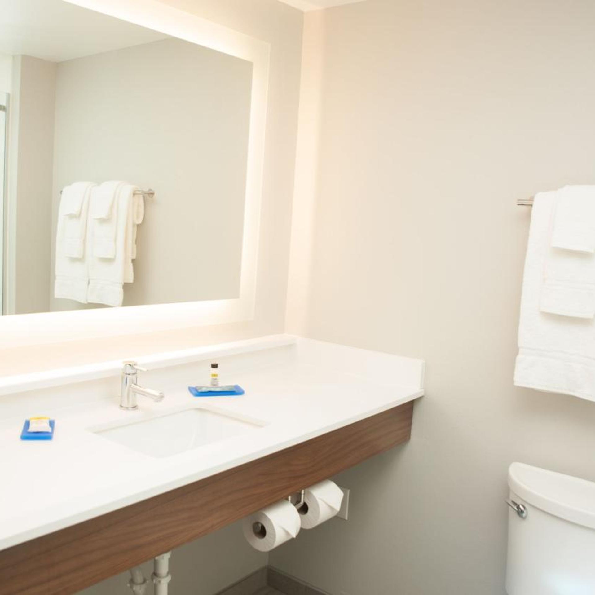 holiday inn express and suites norfolk by ihg
