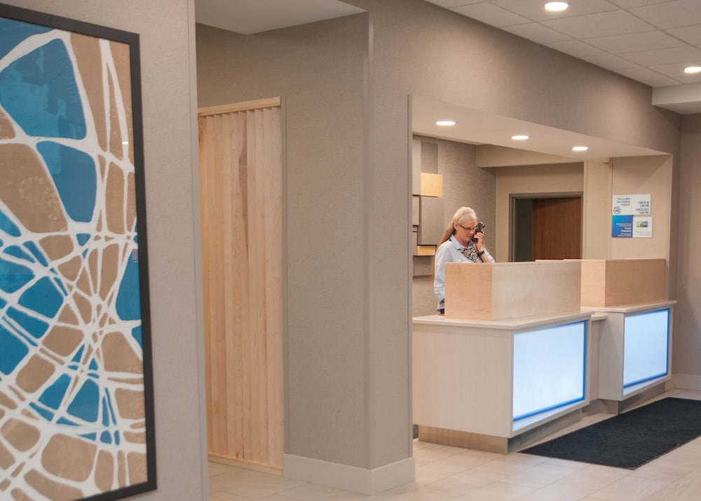 holiday inn express and suites norfolk by ihg