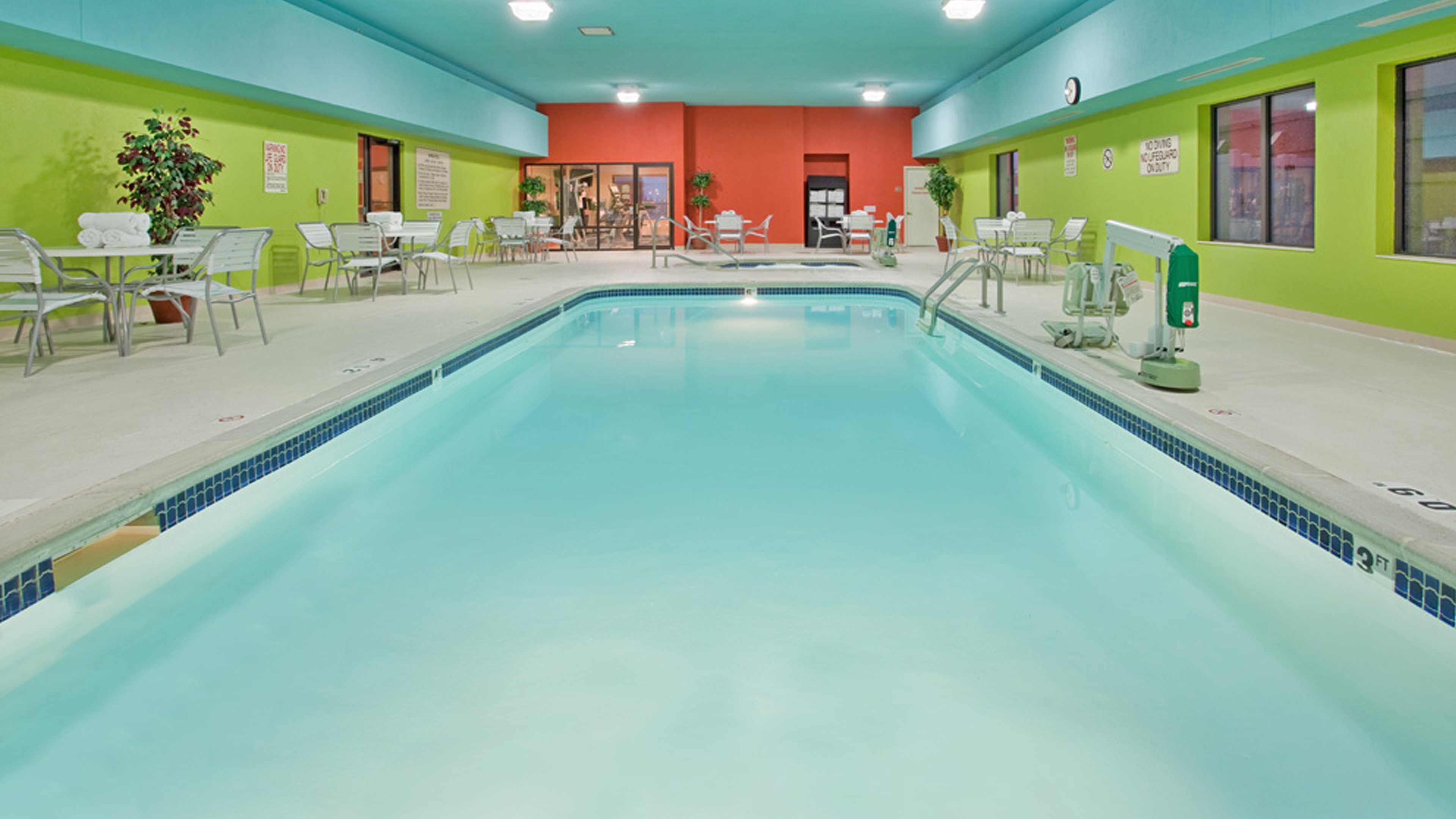 holiday inn express and suites norfolk by ihg