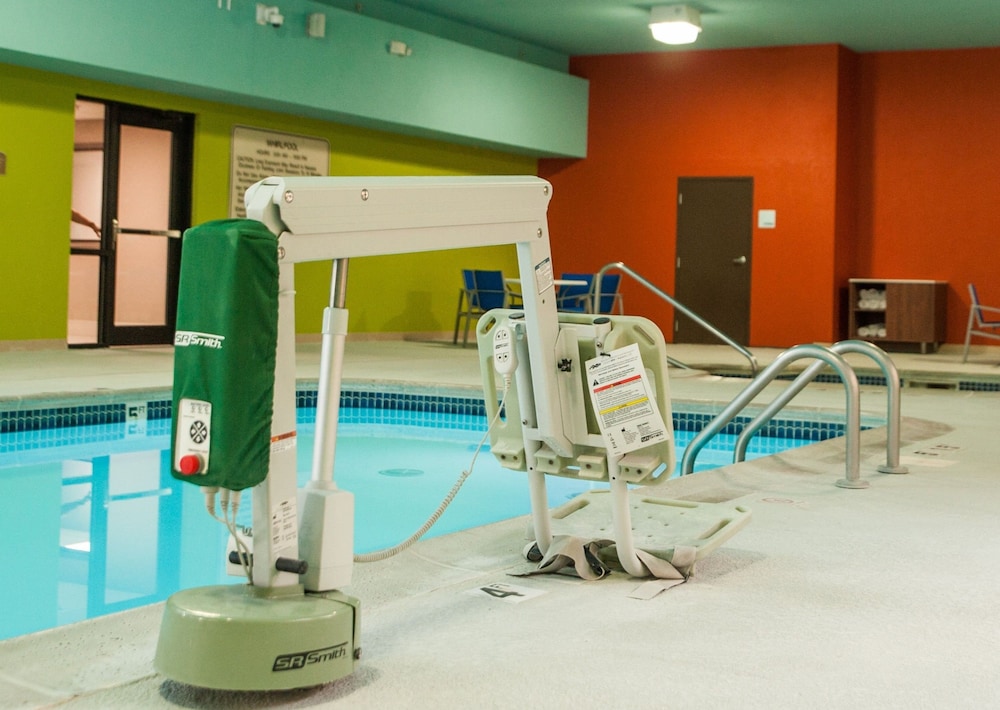 holiday inn express and suites norfolk by ihg