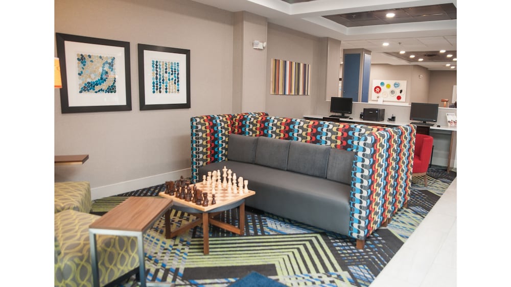 holiday inn express and suites norfolk by ihg