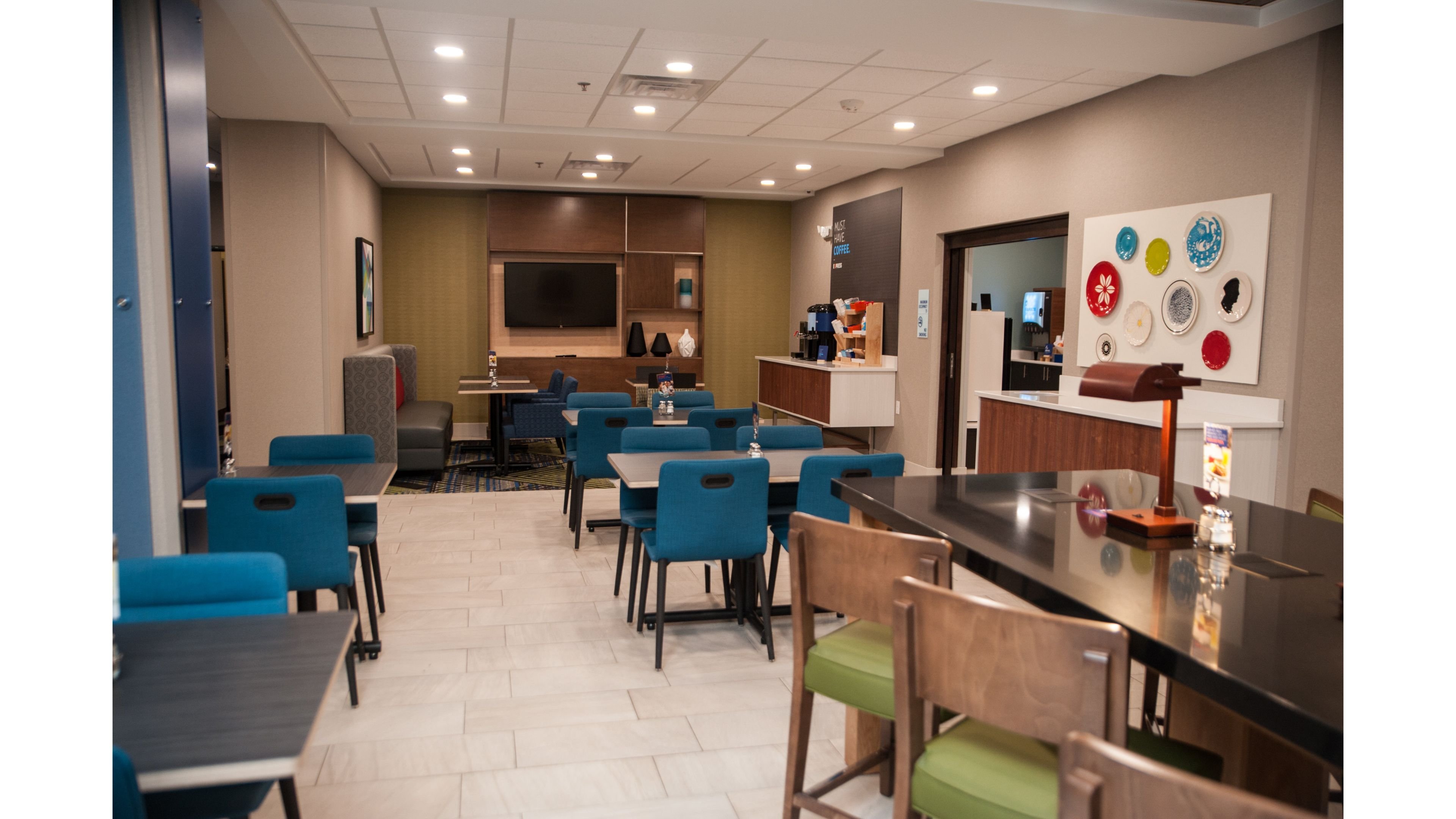 holiday inn express and suites norfolk by ihg