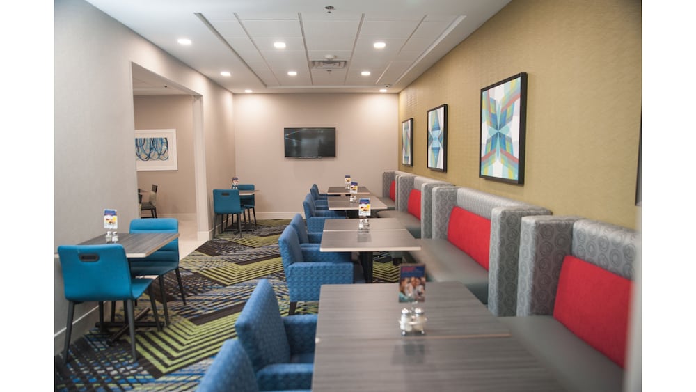 holiday inn express and suites norfolk by ihg