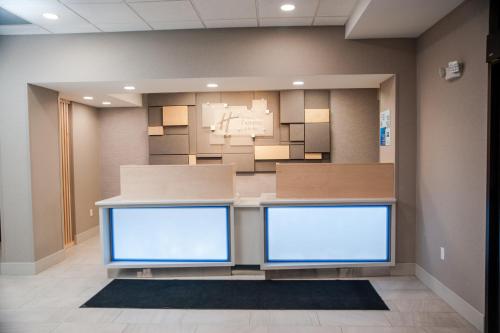 holiday inn express and suites norfolk by ihg