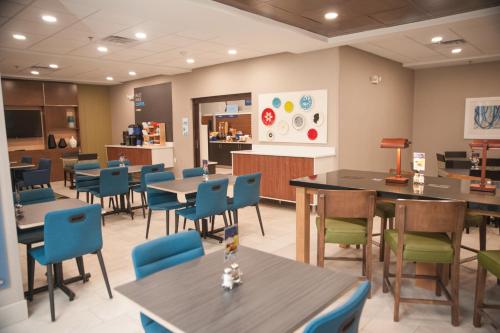 holiday inn express and suites norfolk by ihg