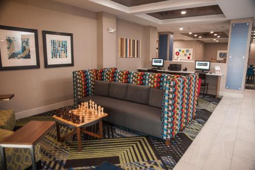 holiday inn express and suites norfolk by ihg