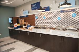 holiday inn express and suites norfolk by ihg