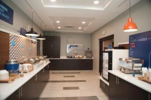 holiday inn express and suites norfolk by ihg