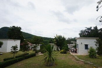 whiterock resort pakchong