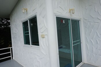 whiterock resort pakchong