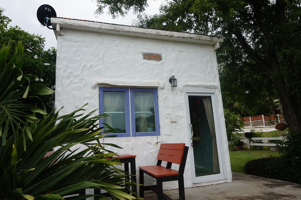 whiterock resort pakchong