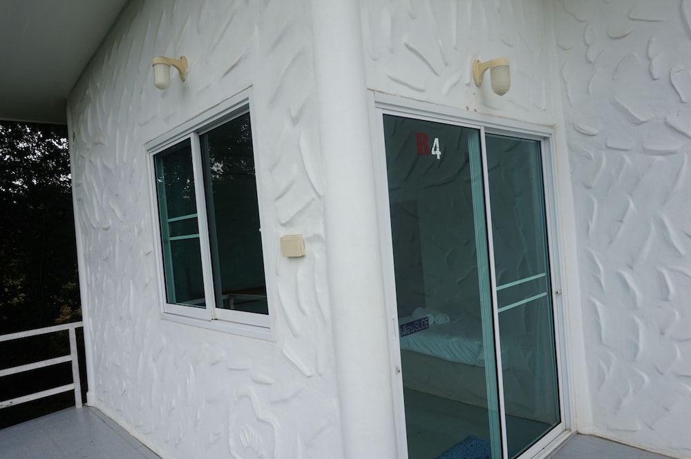 whiterock resort pakchong